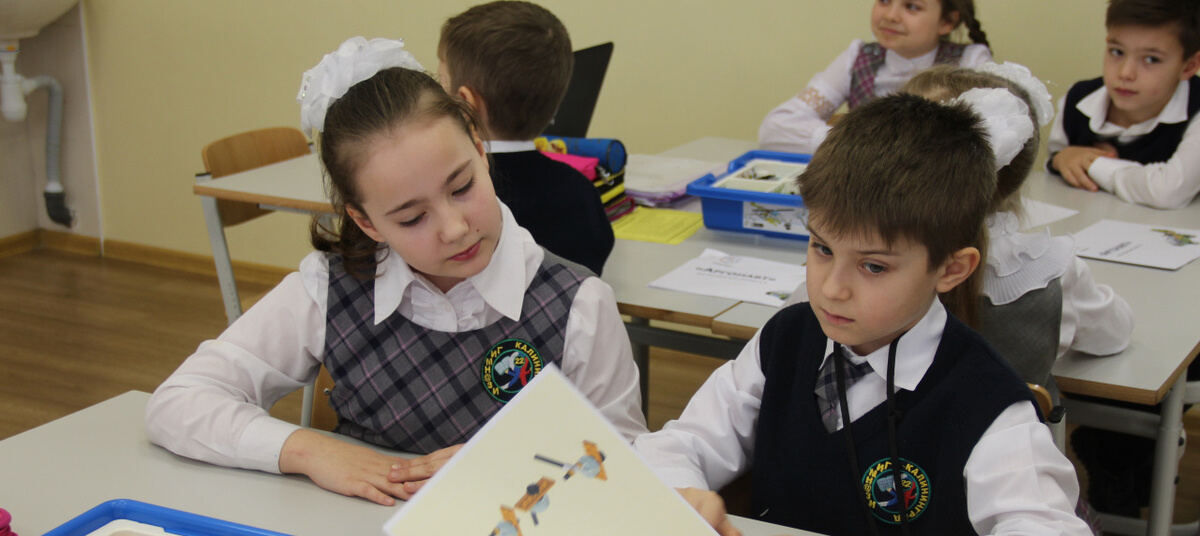 Старшеклассники в школе. Школа старшие классы. Школа после капремонта. Школа после ремонта. После 17 в школу.