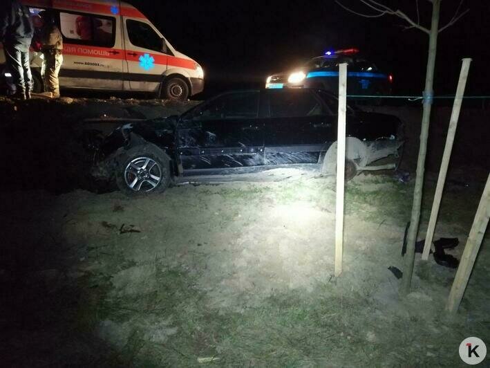 "Обломки разбросало на 15 метров": в Гурьевском районе Volkswagen вылетел в кювет, пострадал водитель (фото) - Новости Калининграда | Фото очевидца
