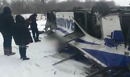 Опубликовано видео с места ДТП с автобусом в Забайкалье, в котором погибли 19 человек  - Новости Калининграда | Кадр видеозаписи
