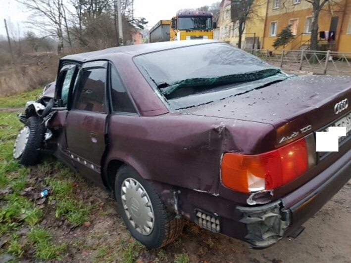 Под Черняховском пьяный водитель на Audi влетел в фуру, пострадал 15-летний подросток (фото) - Новости Калининграда | Фото: пресс-служба регионального УМВД
