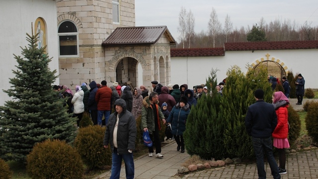 На Крещение женский монастырь под Славском принял пять тысяч паломников (фото)