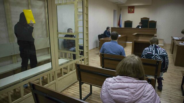 Дело о драке на ул. Маточкина: гражданская жена погибшего требует с обвиняемого 2 млн рублей