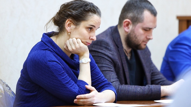 Обвиняемая в убийстве новорожденного Элина Сушкевич в зале суда