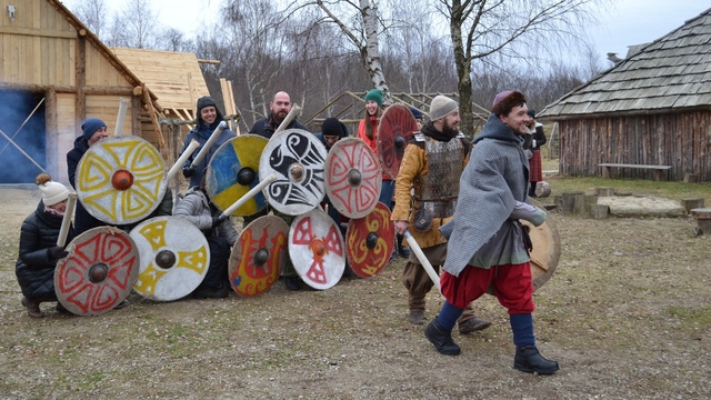 Стрельба из лука и средневековые танцы: в деревне викингов "Кауп" 23 февраля отпразднуют День воина