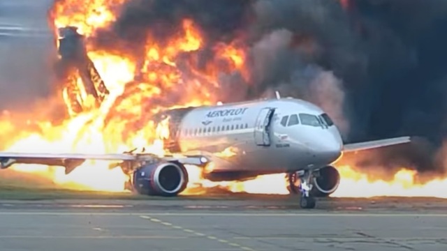 СК опубликовал видео катастрофы Superjet 100 в Шереметьево 2019 года