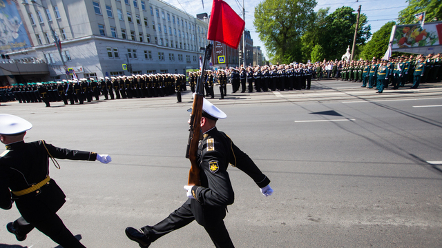 Кремль принял решение перенести парад Победы — РБК