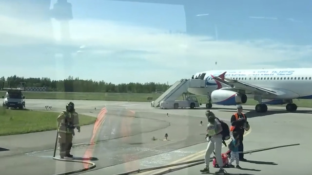 Появилось видео с места столкновения калининградского самолёта в Пулково