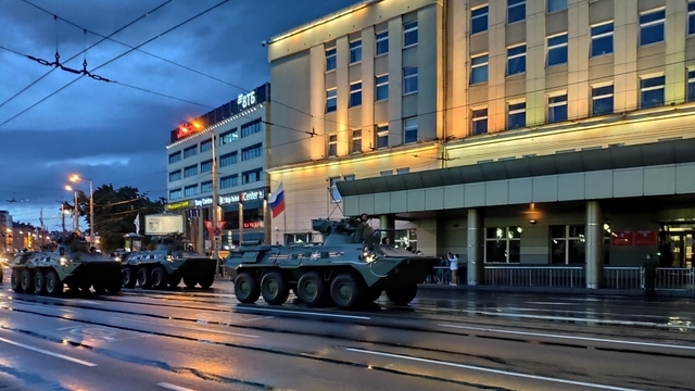 В Калининграде прошла первая ночная репетиция парада Победы (фото)