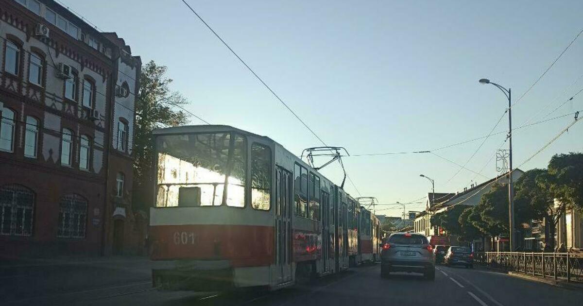 Городская авиакасса калининград улица черняховского. Трамвай Калининград. Калининград трамвай 430. Трамвай Калининград 344. Калининград трамвай через арку.