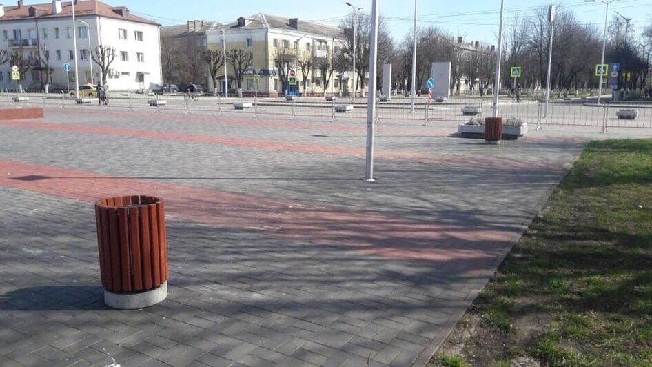 В Светлом демонтировали скамейки для борьбы с гуляющими во время самоизоляции - Новости Калининграда | Фото: Светловский городской округ / &quot;ВКонтакте&quot;