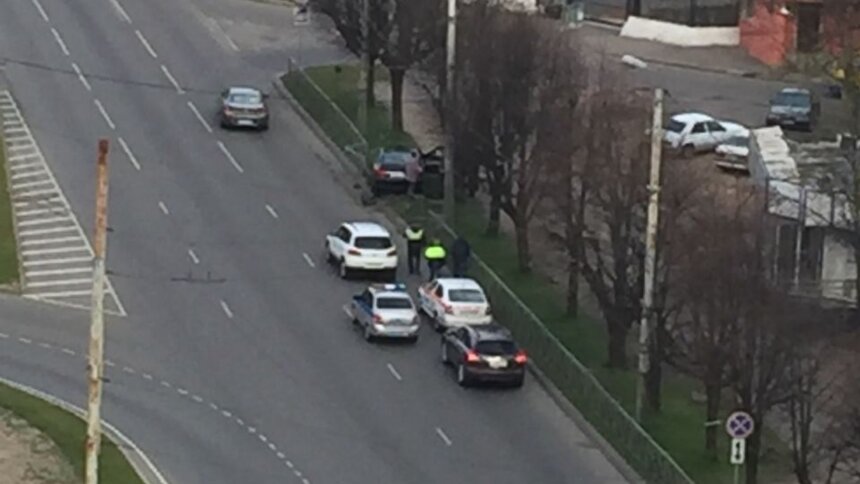 В Калининграде водителю BMW стало плохо за рулём, машина вылетела с дороги (фото) - Новости Калининграда | Фото: очевидец
