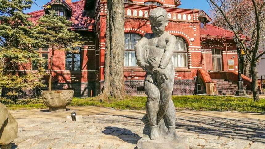 В Зеленоградске рядом с краеведческим музеем установили скульптуру 1928 года (фото) - Новости Калининграда | Фото: пресс-служба администрации Зеленоградского городского округа