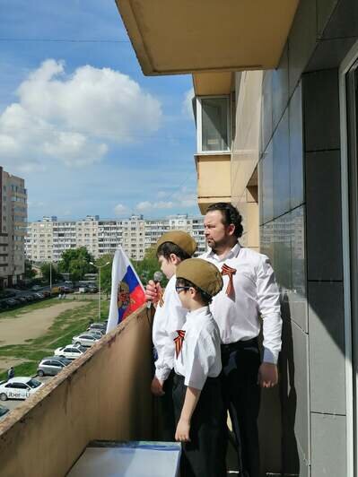 Калининградская семья устроила праздничный концерт на балконе многоэтажки (видео) - Новости Калининграда | Фото из личного архива семьи