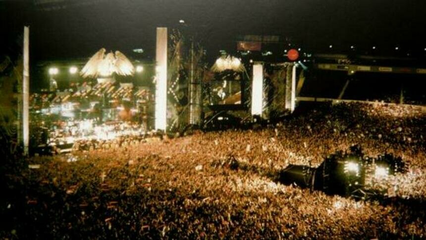 Queen покажет концерт памяти Фредди Меркьюри с участием Элтона Джона и Metallica - Новости Калининграда | Кадр записи концерта