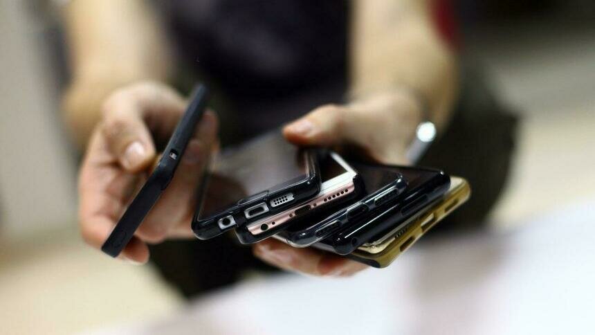 Эксперты: продажи смартфонов в Калининграде упали почти вдвое, но снижения цен не ожидается   - Новости Калининграда | Архив &quot;Клопс&quot;