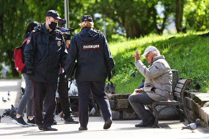Как полицейские в Калининграде ловили нарушителей масочного режима  - Новости Калининграда | Фото: Александр Подгорчук / &quot;Клопс&quot;