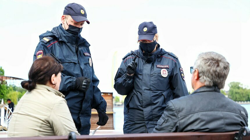 Как полицейские в Калининграде ловили нарушителей масочного режима  - Новости Калининграда | Фото: Александр Подгорчук / &quot;Клопс&quot;