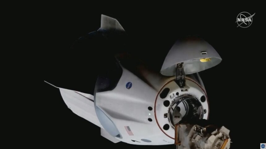 Стыковку первого частного пилотируемого корабля с МКС показали в прямом эфире - Новости Калининграда | Изображение: кадр из видео