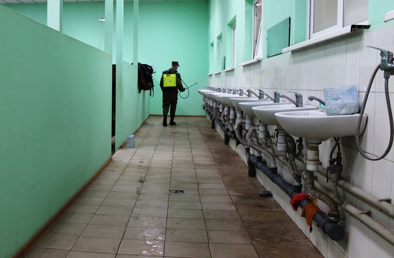 На заводе "Янтарь" провели дезинфекцию (фото)   - Новости Калининграда | Фото: пресс-служба ПСЗ &quot;Янтарь&quot;
