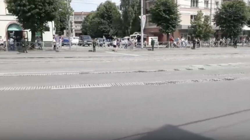 Очевидцы: в Калининграде во время репетиции парада повредили асфальт (видео) - Новости Калининграда | Изображение: кадр из видео