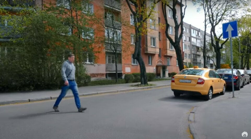 Отсутствие переходов в 2019 году | Скриншот видео &quot;Прогулка с мэром Калининграда&quot;