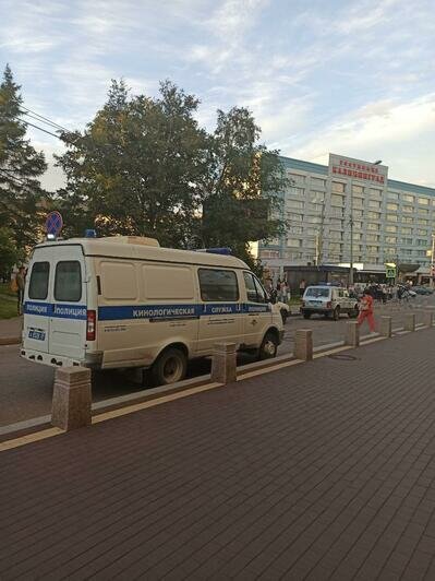 Очевидцы: из ТЦ "Плаза" и "Европа" эвакуировали посетителей, прибыли машины экстренных служб (фото)   - Новости Калининграда | Фото: &quot;Клопс&quot;