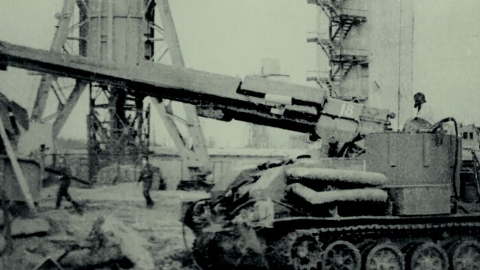 Работа боевой машины разграждения в Чернобыле возле реактора | Фото: музей Калининградского филиала Санкт-Петербургского университета МВД России