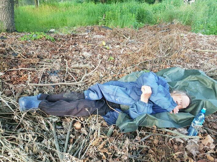 Лежала и не могла двигаться: пропавшую три дня назад 85-летнюю калининградку нашли в лесу за Окружной (фото, видео)  - Новости Калининграда | Фото: ПСО &quot;Запад&quot;