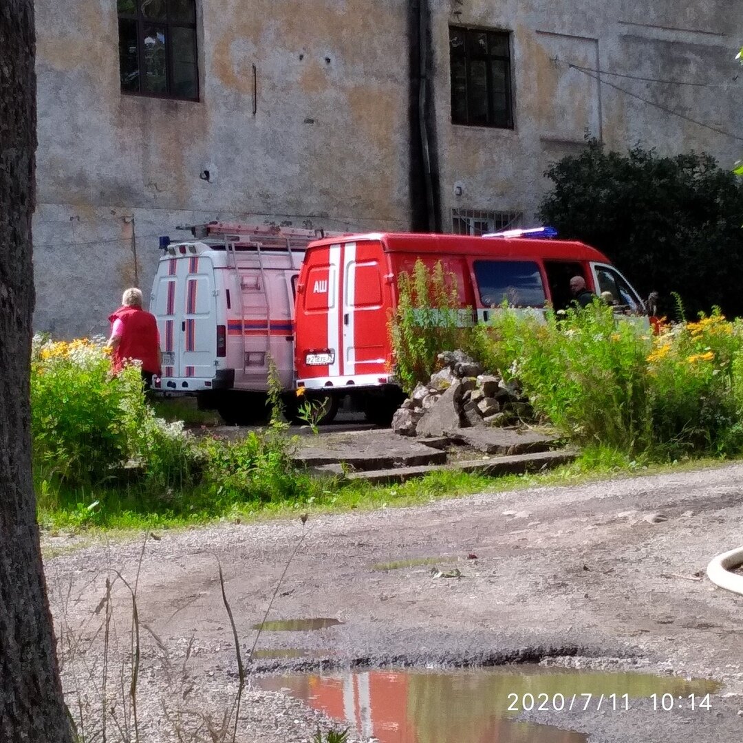 В Полесске загорелся замок Лабиау (фото) - Новости Калининграда