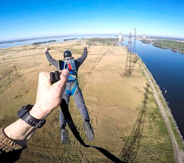 18-летний калининградский парашютист прыгнул с самой высокой в России стилизованной опоры ЛЭП (фото, видео) - Новости Калининграда | Фото: sanya_kuriga / Instagram