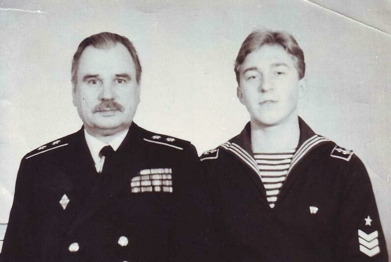 С наставником вице-адмиралом Виктором Михайловичем Буйновым | Фото: из личного архива Александра Ярошука