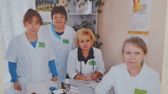 На фото: Валентина Колодяжная (вторая слева) | Фото: личный архив семьи