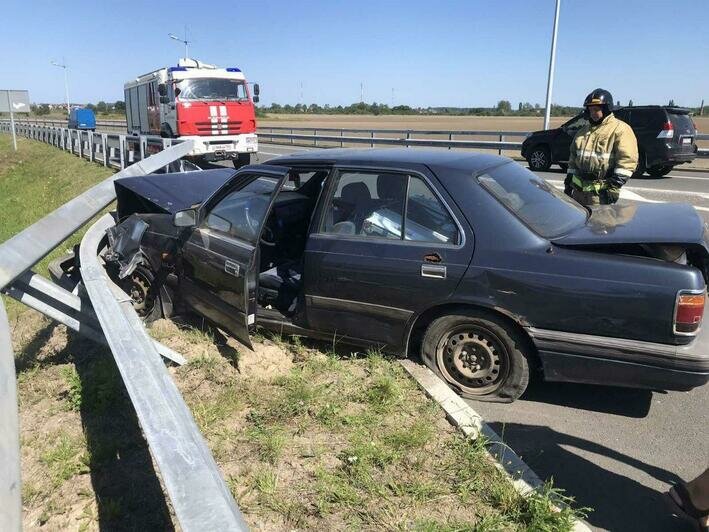 В Зеленоградском районе у Mazda, в которой ехала семья из трёх человек, отказали тормоза (фото) - Новости Калининграда | Фото: очевидец