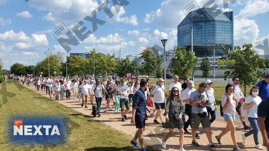 В Минске тысячи людей пришли на митинг в поддержку Лукашенко и на протестный марш &quot;За свободу&quot; (видео) - Новости Калининграда | Фото: телеграм-канал NEXTA Live