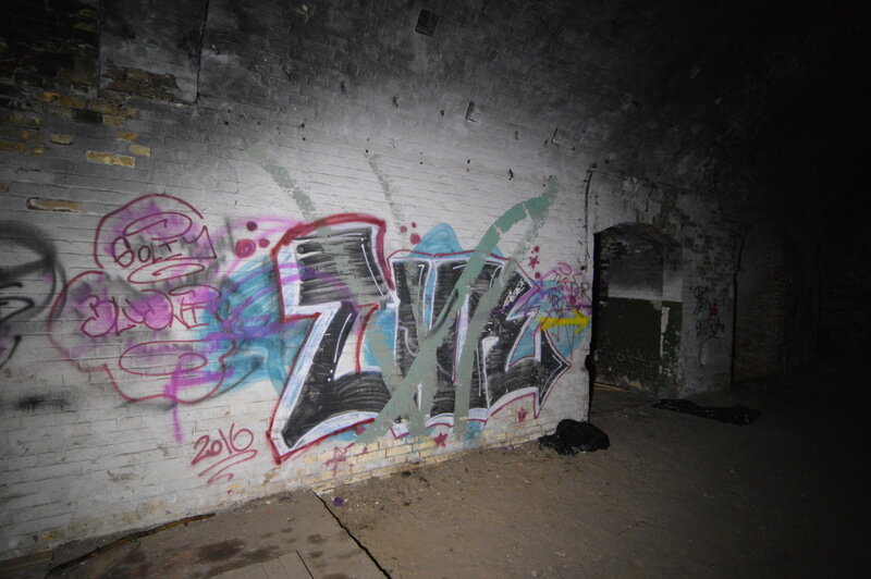 В Калининграде разрисовали граффити форт №8, авторам грозит уголовное дело за вандализм - Новости Калининграда | Фото: Женяй Огонь