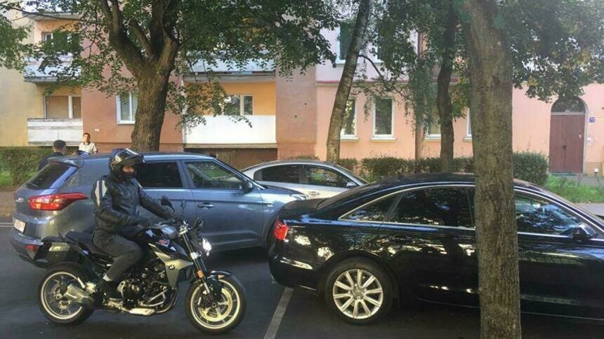 На ул. Комсомольской из-за аварии с двумя легковушками образовалась пробка - Новости Калининграда | Фото очевидца