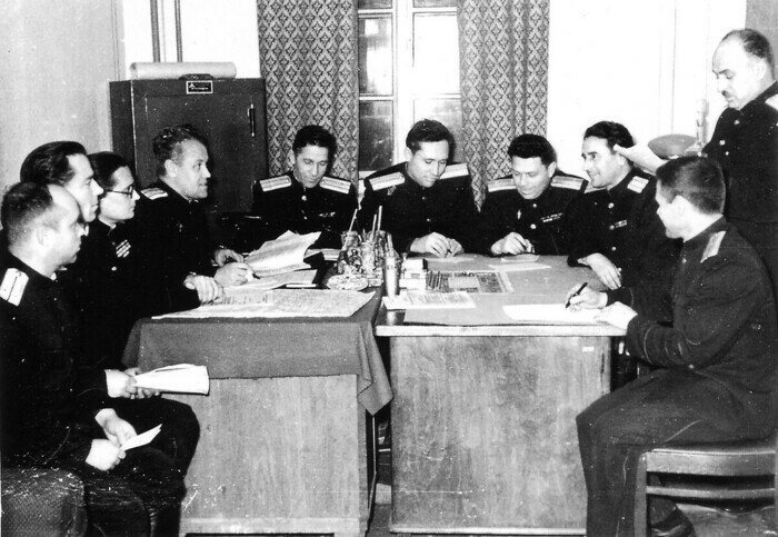 Группа офицеров калининградской милиции. Постановочный снимок | Фото:  музей Калининградского филиала Санкт-Петербургского юридического института МВД