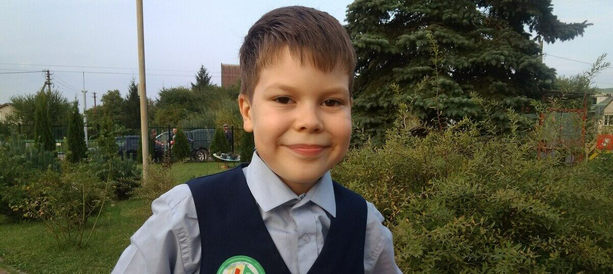 камеры слежения в школе. 2 школьника поставили камеру. камера видеонаблюдения в классе. школьники в раздевалке школа. система видеонаблюдения в школе.