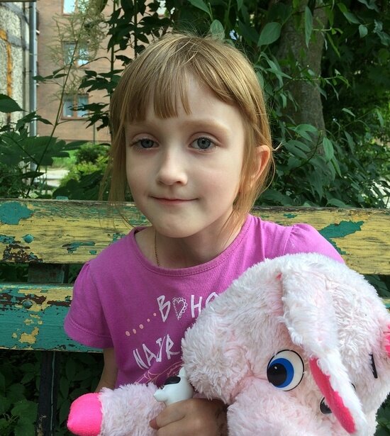 В Калининграде собирают деньги на лекарство для семилетней девочки с нейрофибромой - Новости Калининграда | Фото: &quot;Верю в чудо&quot;