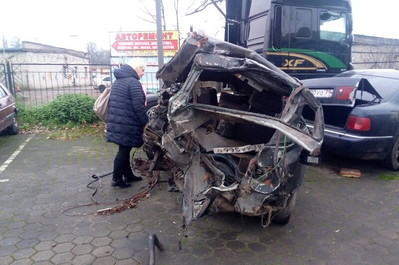 На фото: остатки машины, в которой погибли Павел Коваленко и Андрей Галушка | Фото: Юлия Коваленко