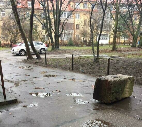 Сквозной проезд через двор