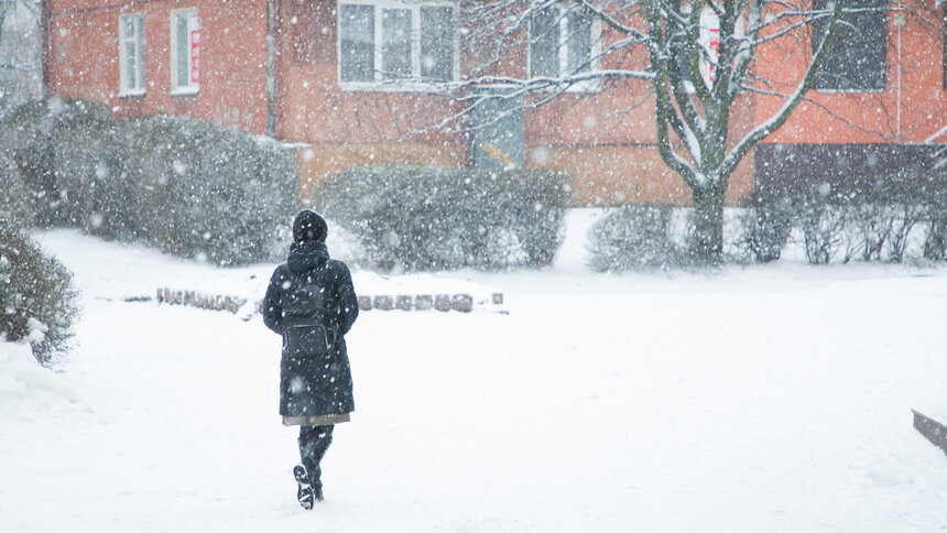 Озеро байкал зима. Самые большие сугробы снега. Самые большие сугробы в мире. Песчаное море. Место где снег.