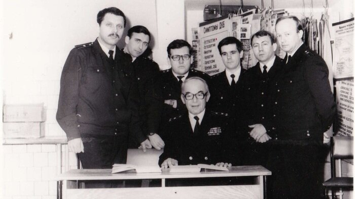 Михаил Емельяненко и группа слушателей академии, 1986 год | Фото: личный архив