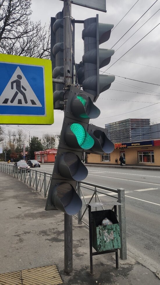 На проспекте Победы в Калининграде упал светофор (фото) - Новости Калининграда | Фото очевидца