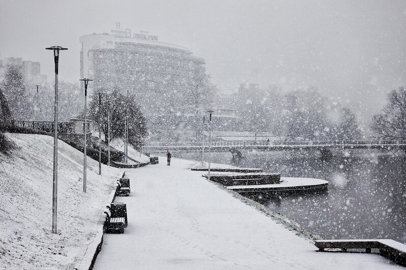 Сердечки на перилах: каким запомнится первый февральский снег в Калининграде (фоторепортаж) - Новости Калининграда | Александр Подгорчук / &quot;Клопс&quot;