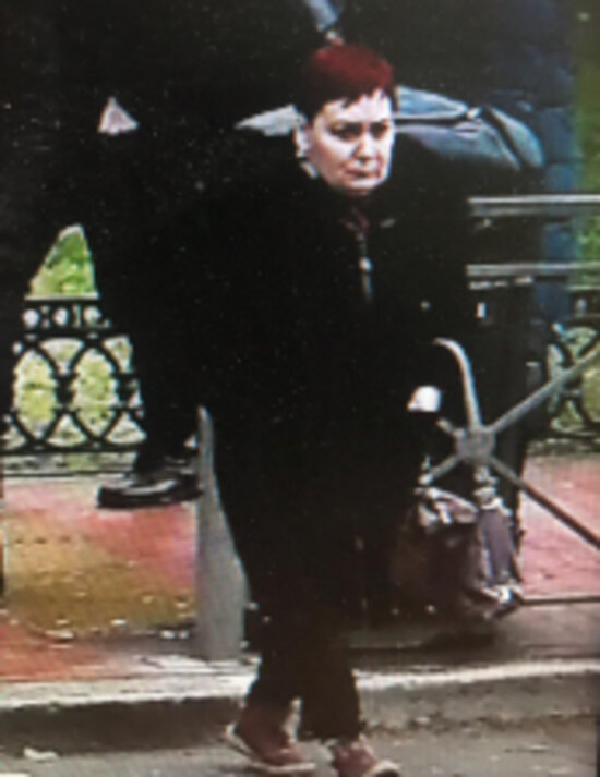 Полиция третью неделю ищет женщину, которая украла деньги из банкомата в ТЦ &quot;Европа&quot; (фото) - Новости Калининграда | Фото: пресс-служба регионального УМВД