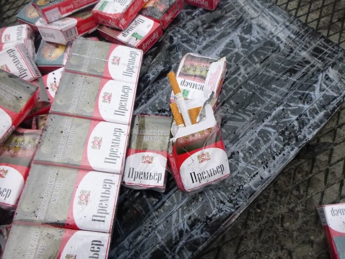На погранпереходе Советск — Пагегяй в вагонах с углём нашли почти 5 тыс. пачек сигарет (фото) - Новости Калининграда | Фото: пресс-служба областной таможни