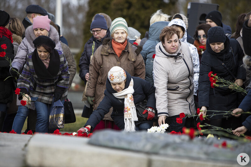 В Калининграде 23 февраля отметили возложением цветов к памятнику 1200 гвардейцам (фоторепортаж) - Новости Калининграда | Фото: Александр Подгорчук / &quot;Клопс&quot;