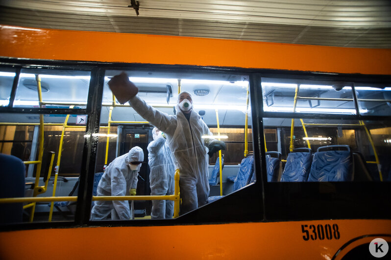 Пять вопросов о дезинфекции калининградских автобусов от вирусов (фото) - Новости Калининграда | Александр Подгорчук / &quot;Клопс&quot;
