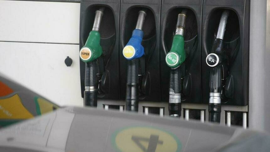 Нефть за месяц подешевела почти в два раза: что будет с ценами на бензин - Новости Калининграда | Фото: Архив &quot;Клопс&quot;